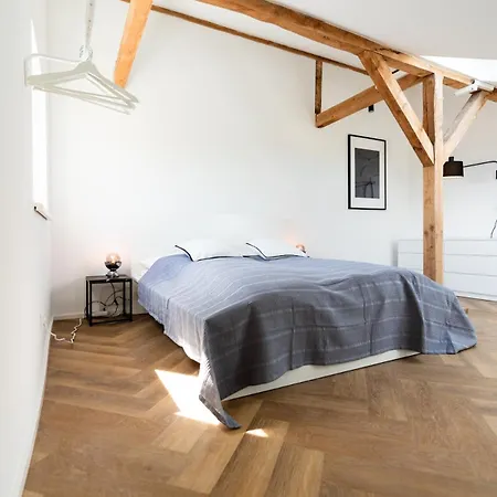 2 Bedroom Loft - Luxus - Modern - Parkplaetze - Kaffee - Netflix - Weinbergblick - Kueche - Balkon Apartment
