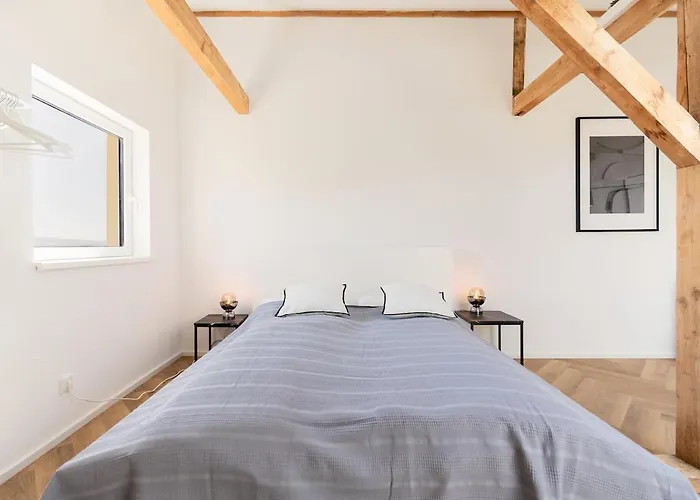 2 Bedroom Loft - Luxus - Modern - Parkplaetze - Kaffee - Netflix - Weinbergblick - Kueche - Balkon Lejlighed *