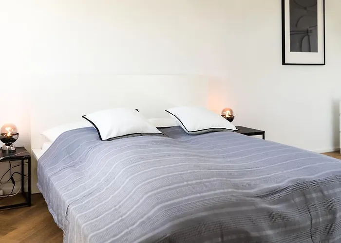 2 Bedroom Loft - Luxus - Modern - Parkplaetze - Kaffee - Netflix - Weinbergblick - Kueche - Balkon